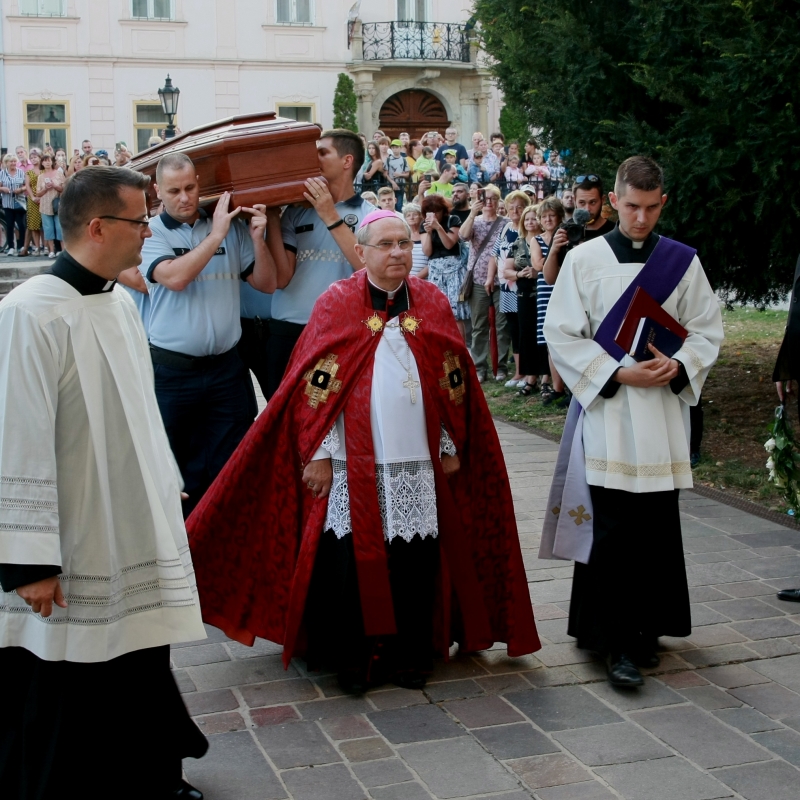 Privítanie pozostatkov kardinála v Košiciach