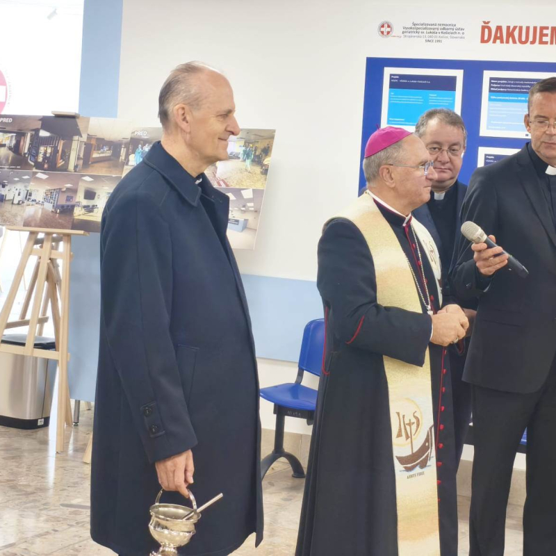 Arcibiskup Bernard Bober požehnal zrekonštruované priestory Geriatrického ústavu v Košiciach