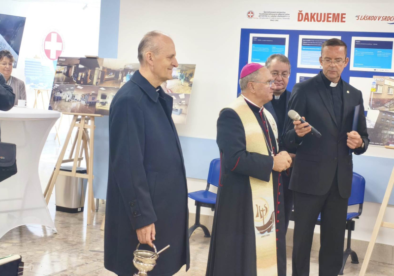 Arcibiskup Bernard Bober požehnal zrekonštruované priestory Geriatrického ústavu v Košiciach