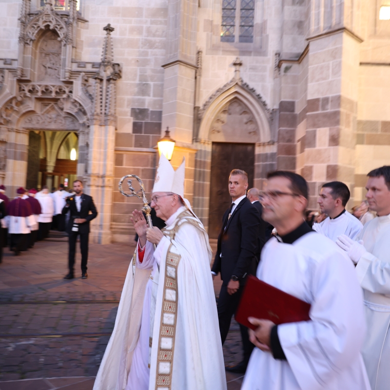 Kardinal Parolin na vešperách v košickej katedrále