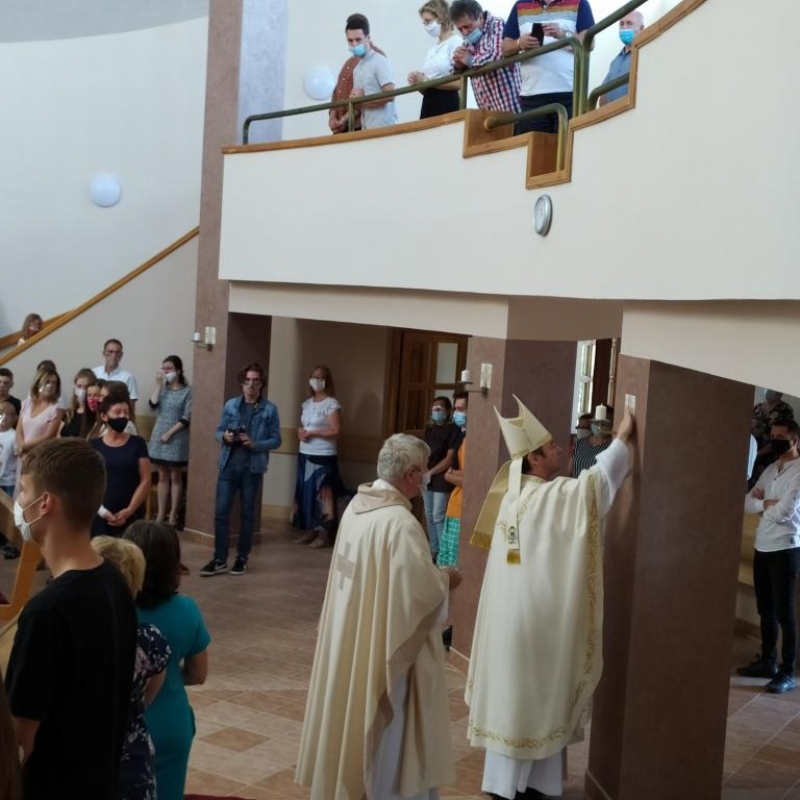 Konsekrácia  kostola Svätej Rodiny na bardejovskom sídlisku 