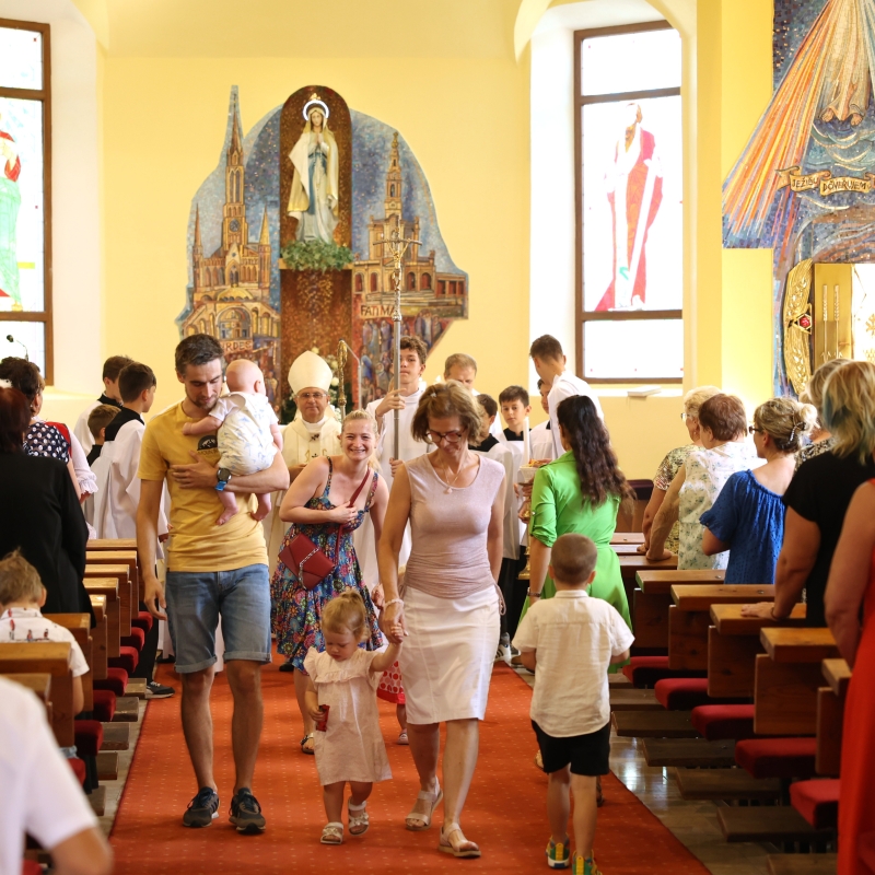 Požehnanie obnoveného kostola v Sokoľanoch