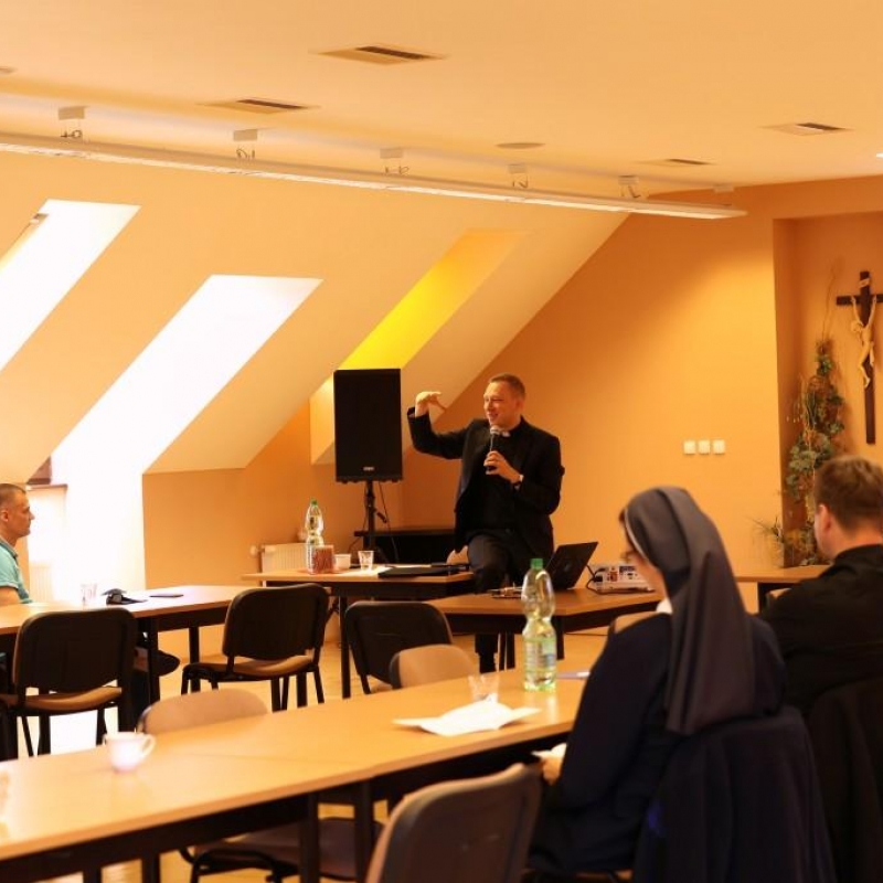Arcidiecézny synodálny tím ponúka predposlednú tému  Rozlišovanie a rozhodovanie